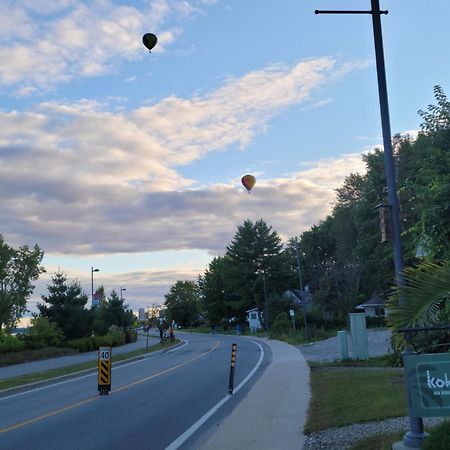 Kokomo Inn Bed And Breakfast Ottawa-Gatineau'S Only Tropical Riverfront B&B On The National Capital Cycling Pathway Route Verte #1 - For Adults Only - Chambre D'Hotes Tropical Aux Berges Des Outaouais Bnb #17542O Eksteriør bilde