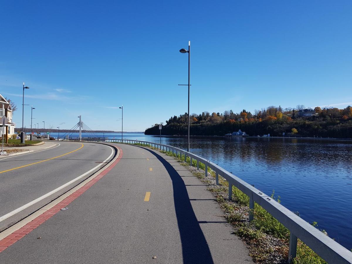 Kokomo Inn Bed And Breakfast Ottawa-Gatineau'S Only Tropical Riverfront B&B On The National Capital Cycling Pathway Route Verte #1 - For Adults Only - Chambre D'Hotes Tropical Aux Berges Des Outaouais Bnb #17542O Eksteriør bilde