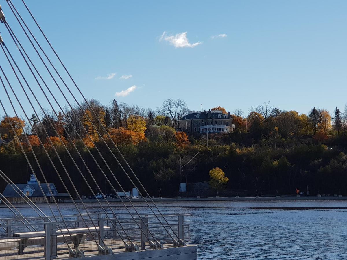 Kokomo Inn Bed And Breakfast Ottawa-Gatineau'S Only Tropical Riverfront B&B On The National Capital Cycling Pathway Route Verte #1 - For Adults Only - Chambre D'Hotes Tropical Aux Berges Des Outaouais Bnb #17542O Eksteriør bilde