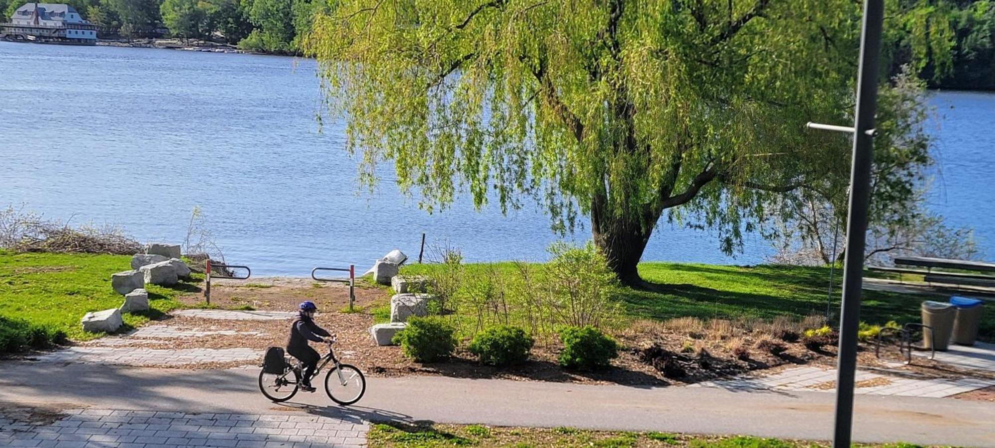 Kokomo Inn Bed And Breakfast Ottawa-Gatineau'S Only Tropical Riverfront B&B On The National Capital Cycling Pathway Route Verte #1 - For Adults Only - Chambre D'Hotes Tropical Aux Berges Des Outaouais Bnb #17542O Eksteriør bilde