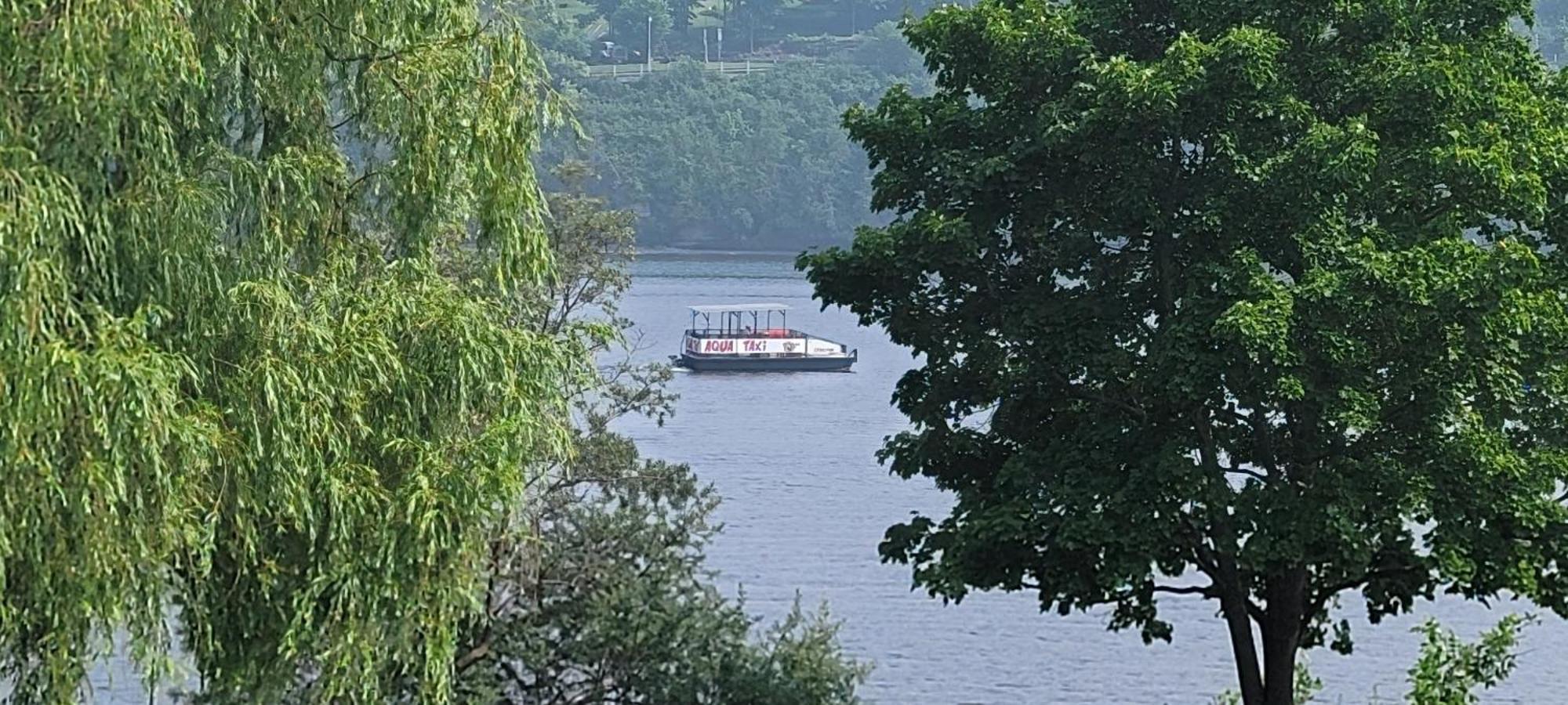 Kokomo Inn Bed And Breakfast Ottawa-Gatineau'S Only Tropical Riverfront B&B On The National Capital Cycling Pathway Route Verte #1 - For Adults Only - Chambre D'Hotes Tropical Aux Berges Des Outaouais Bnb #17542O Eksteriør bilde