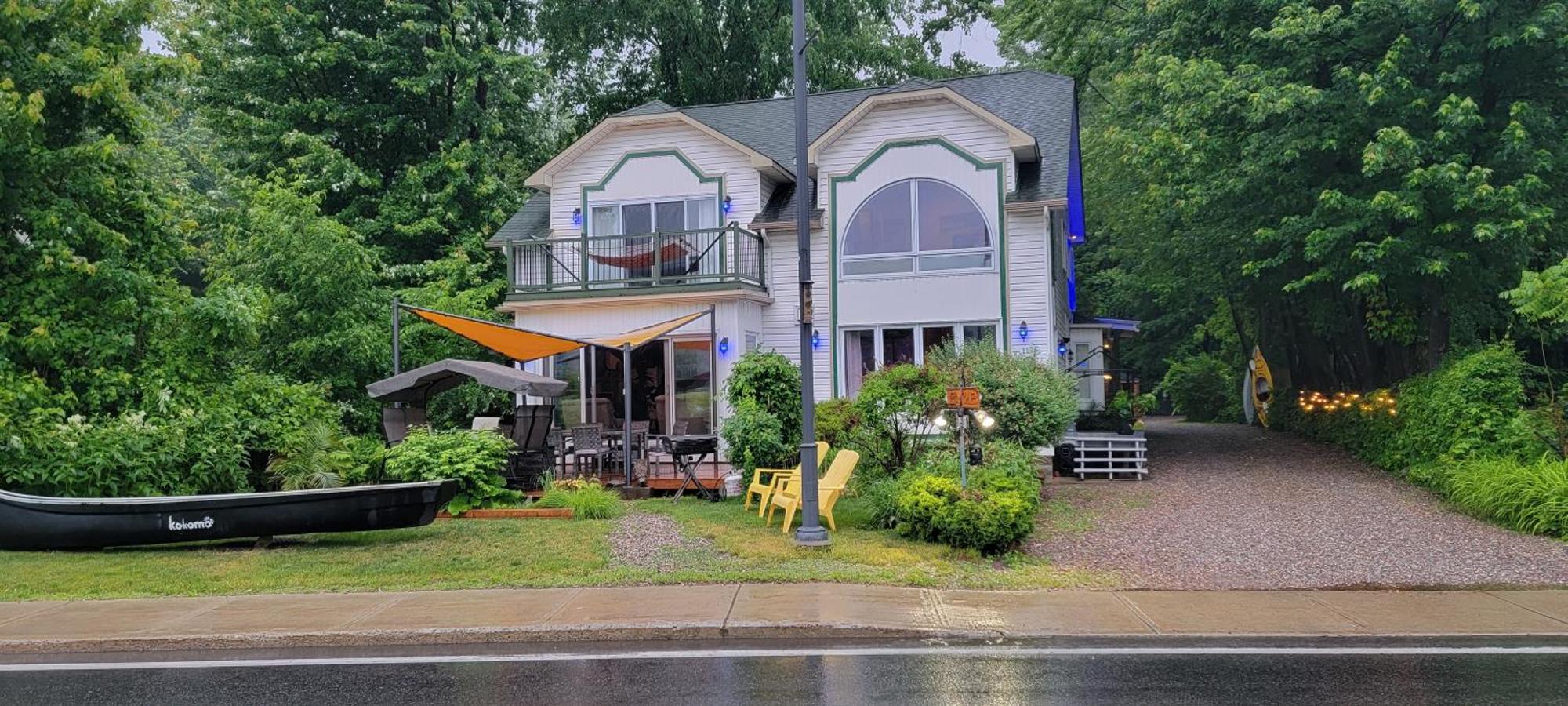 Kokomo Inn Bed And Breakfast Ottawa-Gatineau'S Only Tropical Riverfront B&B On The National Capital Cycling Pathway Route Verte #1 - For Adults Only - Chambre D'Hotes Tropical Aux Berges Des Outaouais Bnb #17542O Eksteriør bilde