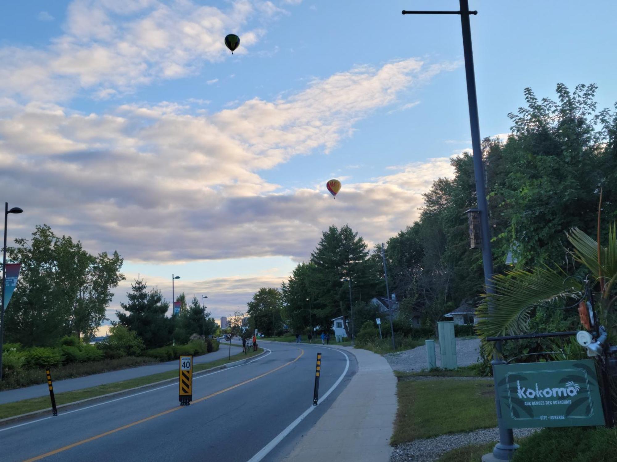 Kokomo Inn Bed And Breakfast Ottawa-Gatineau'S Only Tropical Riverfront B&B On The National Capital Cycling Pathway Route Verte #1 - For Adults Only - Chambre D'Hotes Tropical Aux Berges Des Outaouais Bnb #17542O Eksteriør bilde