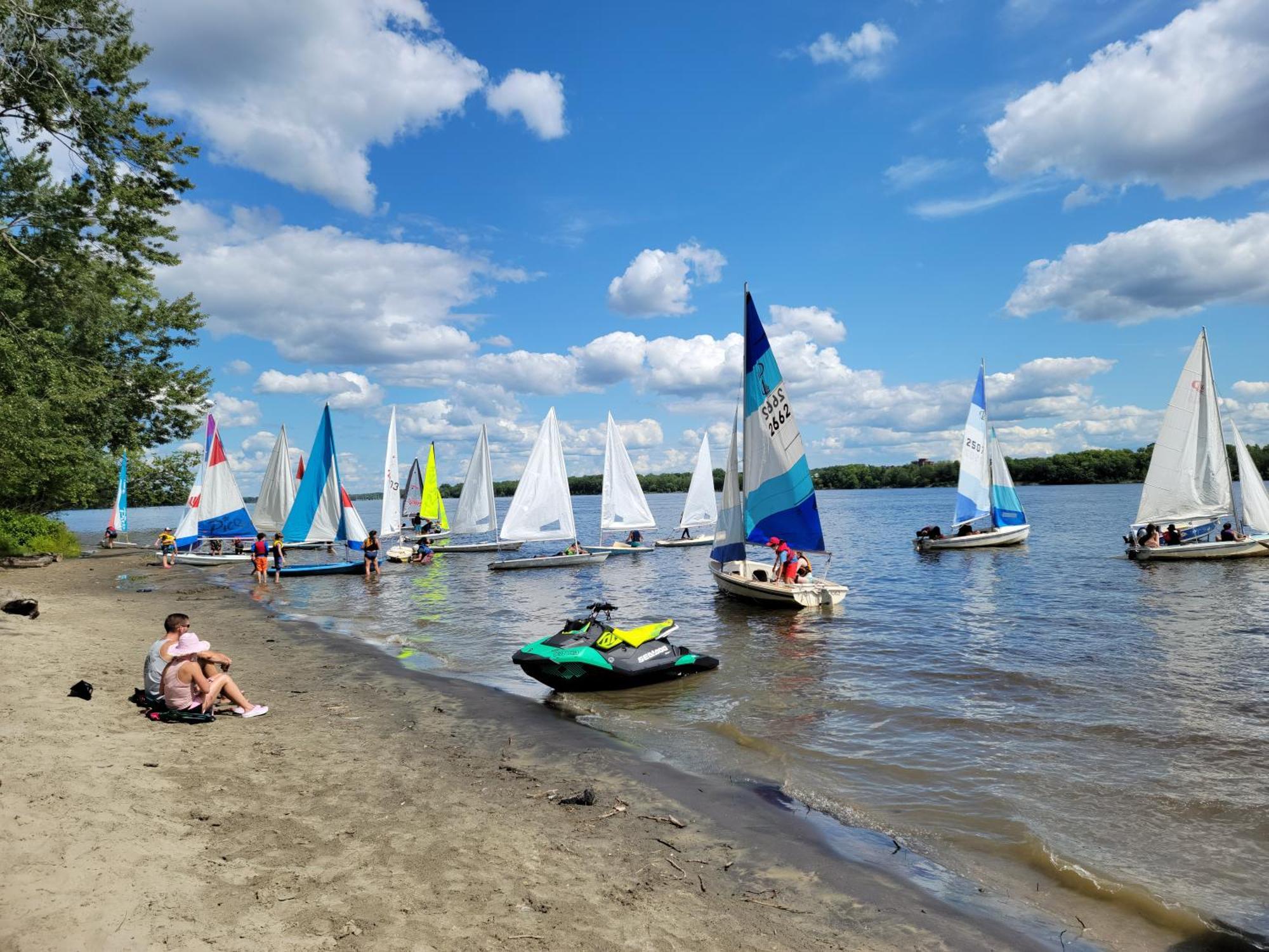 Kokomo Inn Bed And Breakfast Ottawa-Gatineau'S Only Tropical Riverfront B&B On The National Capital Cycling Pathway Route Verte #1 - For Adults Only - Chambre D'Hotes Tropical Aux Berges Des Outaouais Bnb #17542O Eksteriør bilde