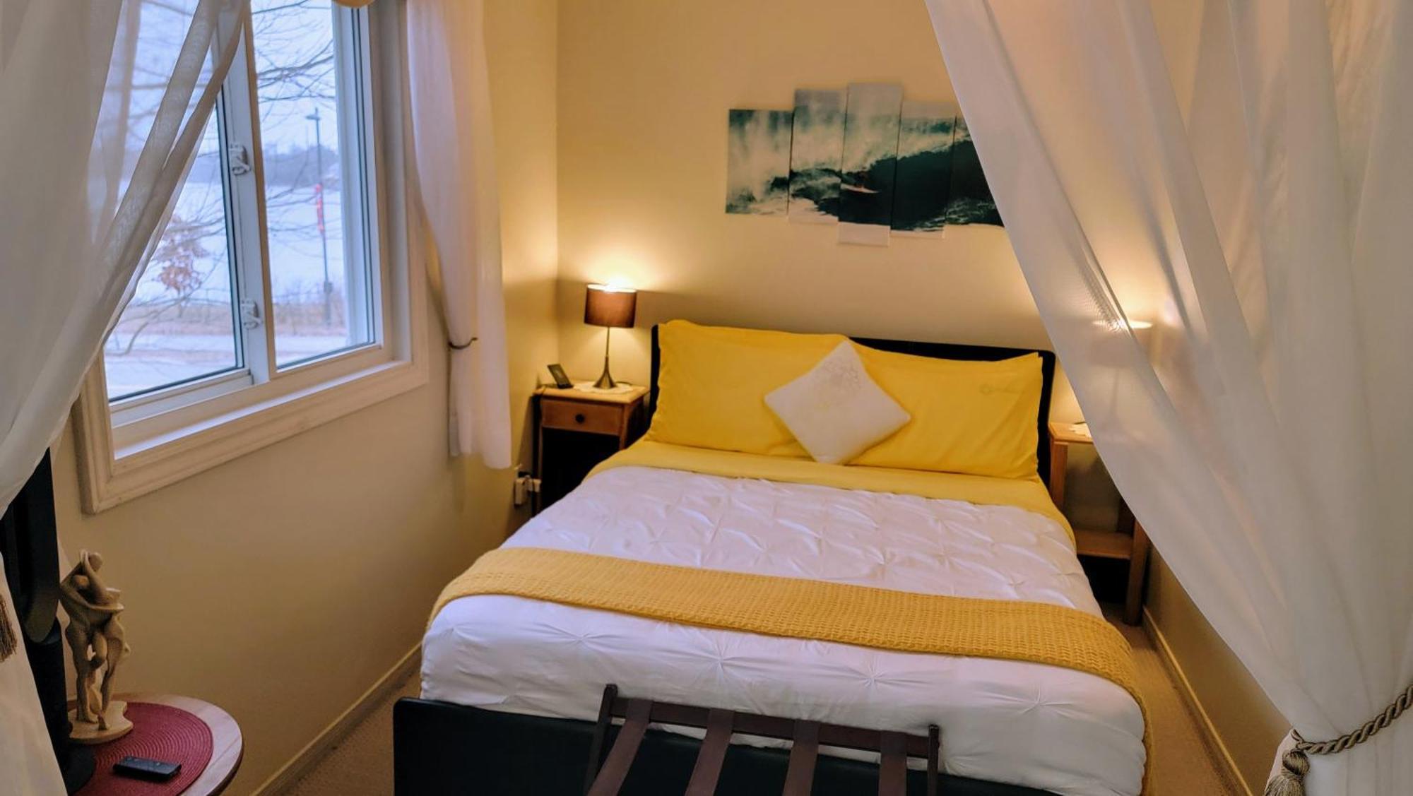 Kokomo Inn Bed And Breakfast Ottawa-Gatineau'S Only Tropical Riverfront B&B On The National Capital Cycling Pathway Route Verte #1 - For Adults Only - Chambre D'Hotes Tropical Aux Berges Des Outaouais Bnb #17542O Eksteriør bilde