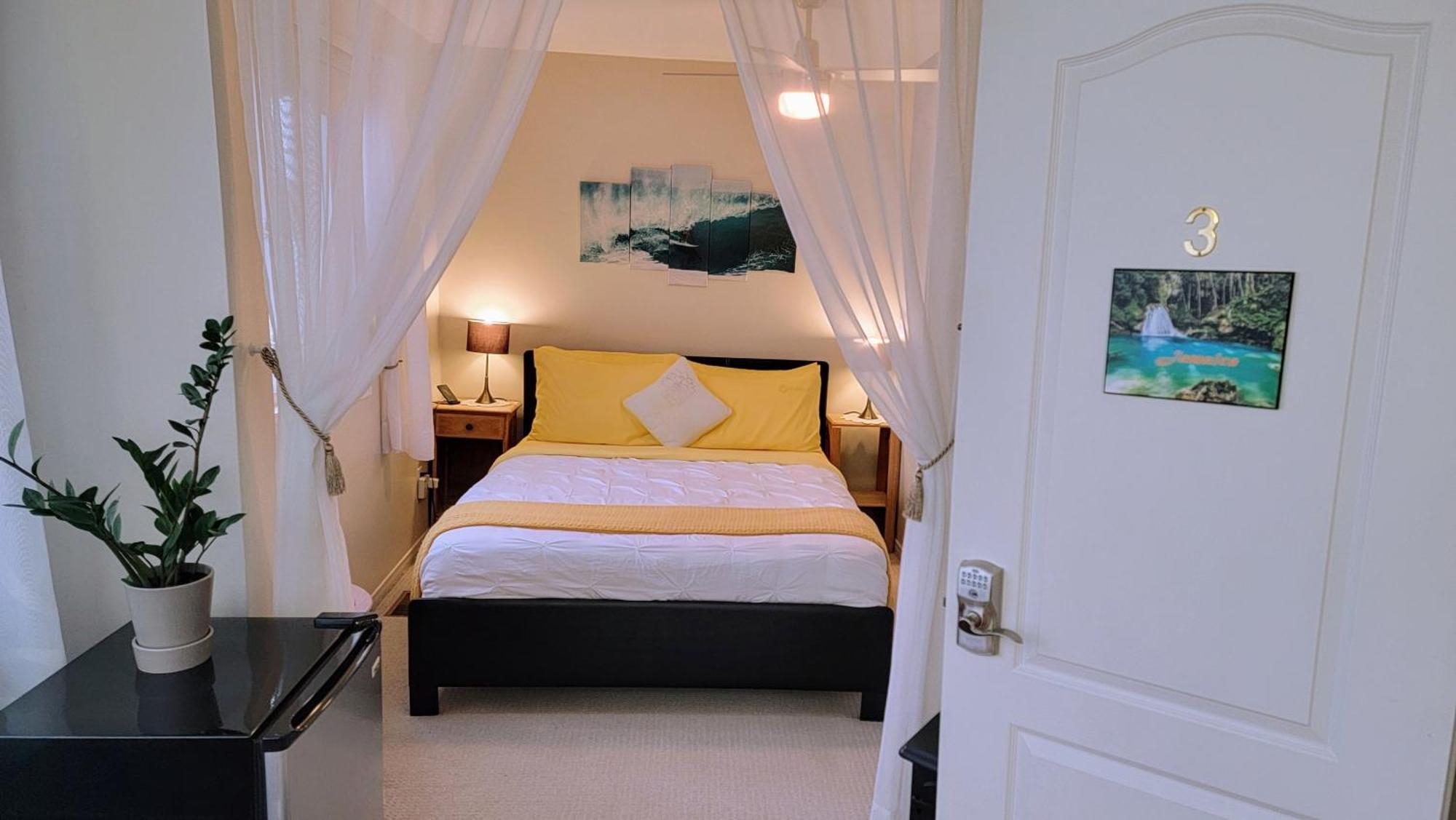 Kokomo Inn Bed And Breakfast Ottawa-Gatineau'S Only Tropical Riverfront B&B On The National Capital Cycling Pathway Route Verte #1 - For Adults Only - Chambre D'Hotes Tropical Aux Berges Des Outaouais Bnb #17542O Eksteriør bilde