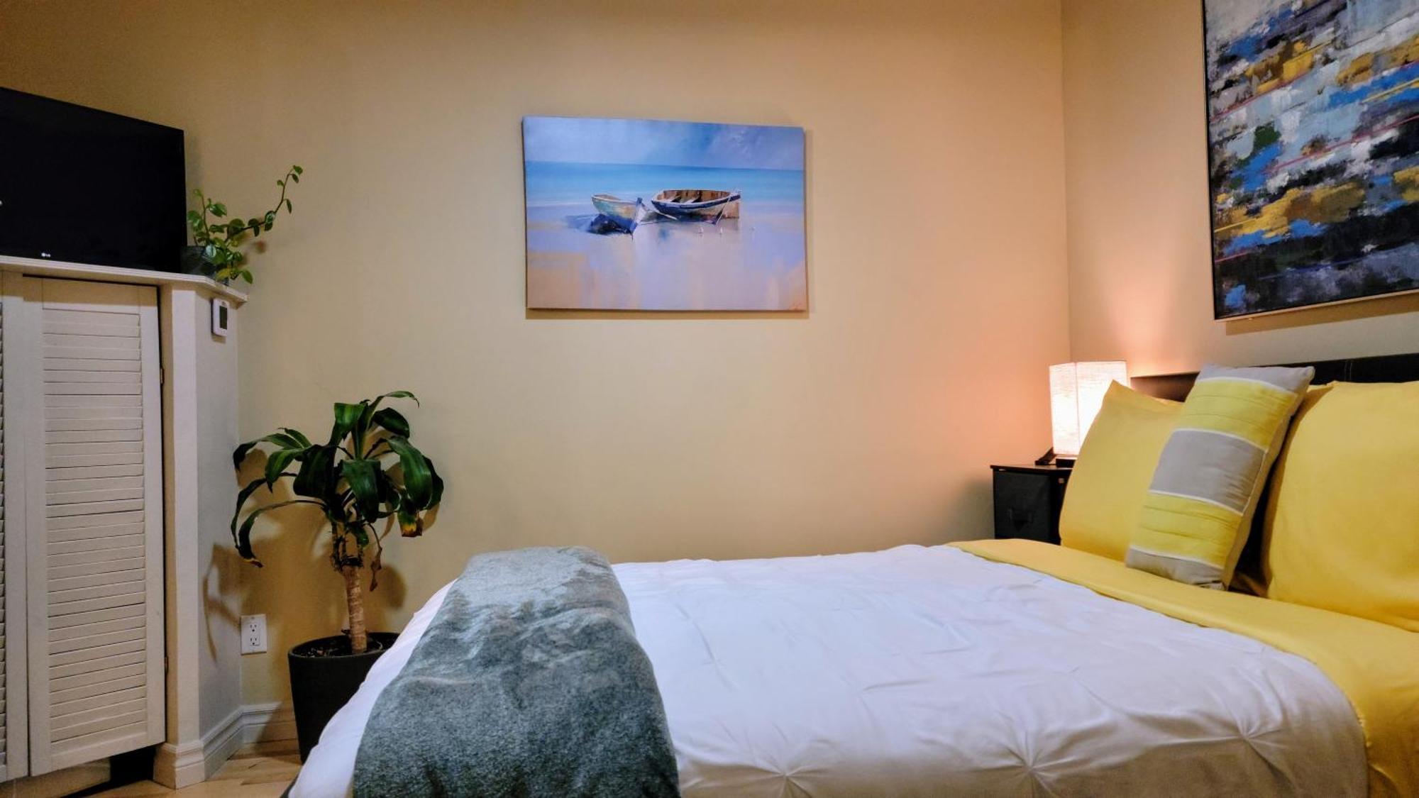 Kokomo Inn Bed And Breakfast Ottawa-Gatineau'S Only Tropical Riverfront B&B On The National Capital Cycling Pathway Route Verte #1 - For Adults Only - Chambre D'Hotes Tropical Aux Berges Des Outaouais Bnb #17542O Rom bilde