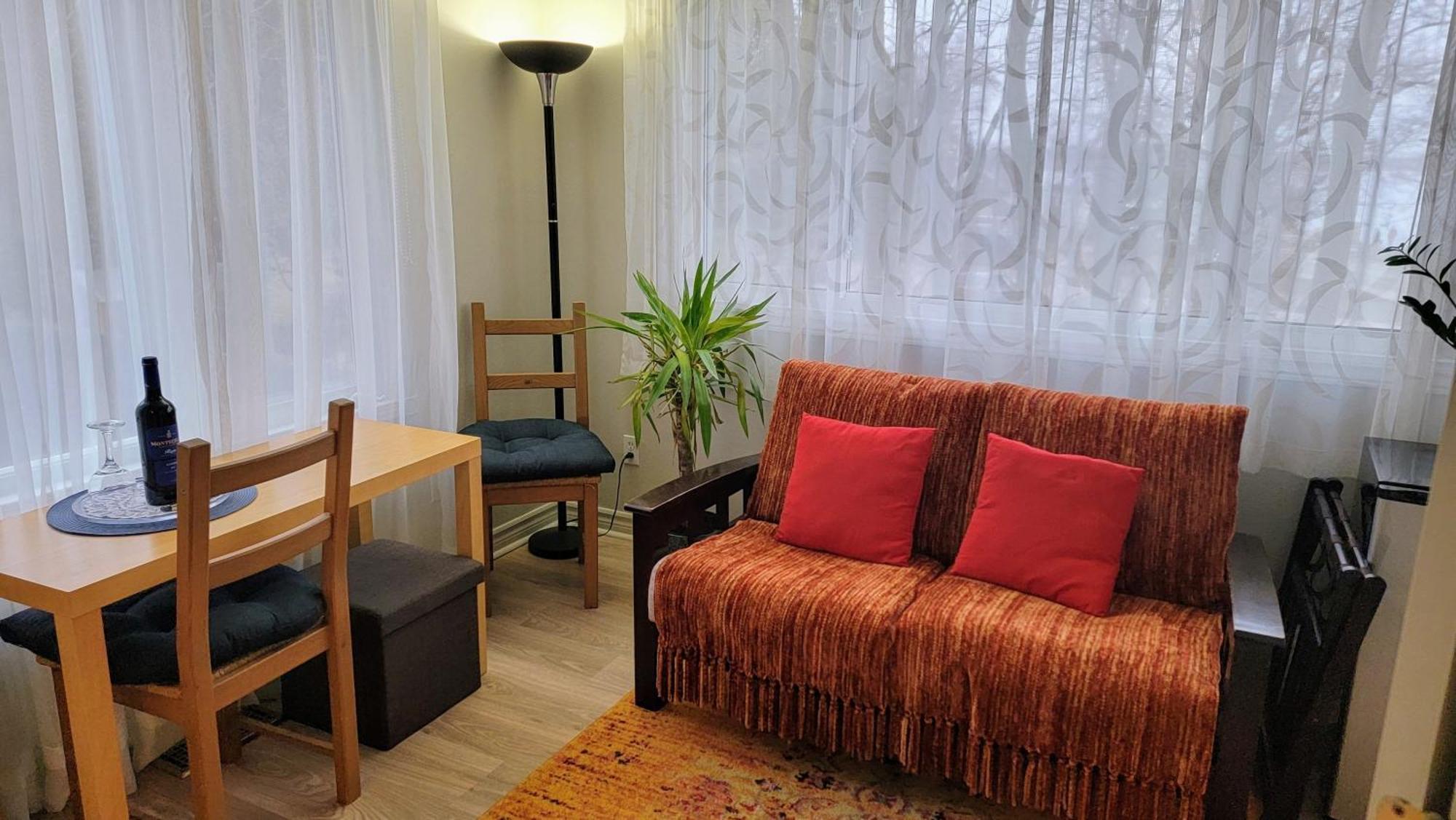 Kokomo Inn Bed And Breakfast Ottawa-Gatineau'S Only Tropical Riverfront B&B On The National Capital Cycling Pathway Route Verte #1 - For Adults Only - Chambre D'Hotes Tropical Aux Berges Des Outaouais Bnb #17542O Rom bilde