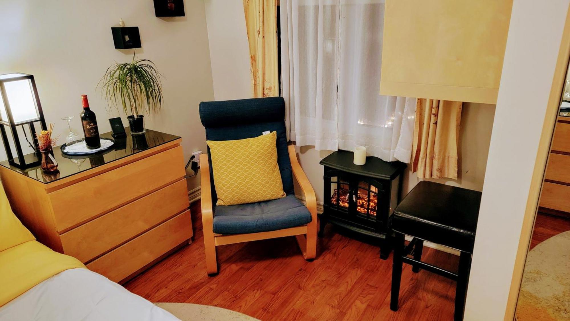 Kokomo Inn Bed And Breakfast Ottawa-Gatineau'S Only Tropical Riverfront B&B On The National Capital Cycling Pathway Route Verte #1 - For Adults Only - Chambre D'Hotes Tropical Aux Berges Des Outaouais Bnb #17542O Rom bilde